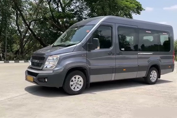 17 Seater Urbania Traveller